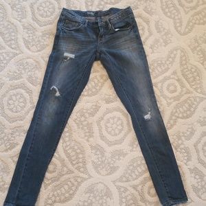 Distressed skinny jeans